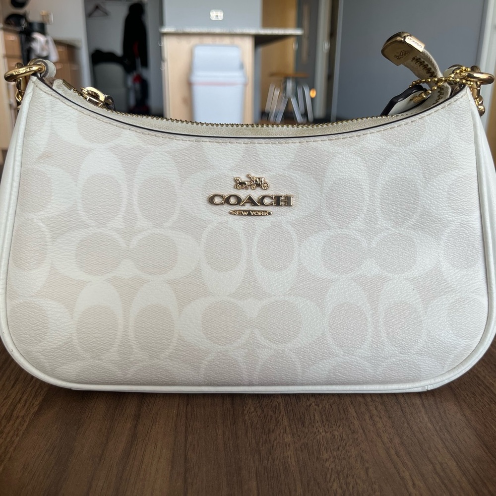 Coach Teri Shoulder Bag in Signature Canvas/Gold/Chalk